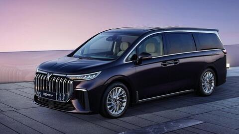 "Ông trùm" xe tải tại Việt Nam ra mắt mẫu MPV hạng sang đối đầu Toyota Alphard: đi 236km không "ăn" xăng, giá từ 1,2 tỷ đồng