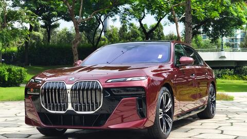 BMW 7-Series 2023 tiếp tục giảm gần 500 triệu, giá khởi điểm còn 4,5 tỷ tăng sức đấu S-Class