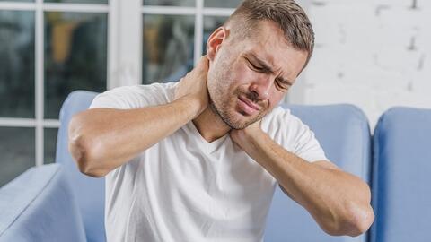 Nữ y tá cảnh báo dấu hiệu đáng lo ngại ở cổ, nếu có thì tuyệt đối không được làm ngơ