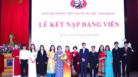 Thêm một học sinh trường Ams được kết nạp Đảng