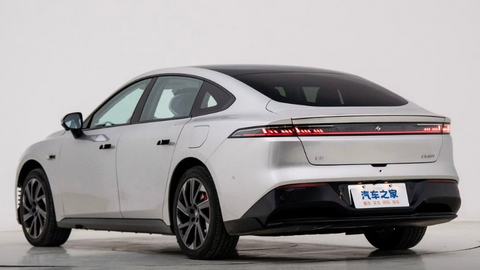 Đối thủ Toyota Camry chốt lịch ra mắt trong tháng 3: Giá khởi điểm hơn 500 triệu đồng, cửa mở như Lamborghini