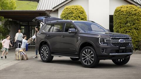 Ford Everest Platinum V6 ra mắt ĐNÁ: Xịn, mạnh hơn hẳn bản sắp bán tại Việt Nam, giá quy đổi chỉ từ 1,58 tỷ đồng