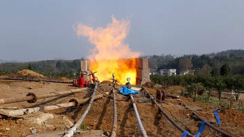 Giếng khoan 5.700m phát tin mừng vì xuất hiện ngọn lửa bốc cháy cao 8m, cánh cửa kho báu được bật tung nhờ công nghệ siêu khủng