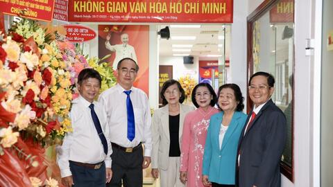 Tự hào đưa hàng triệu lá cờ Tổ quốc đến mọi miền