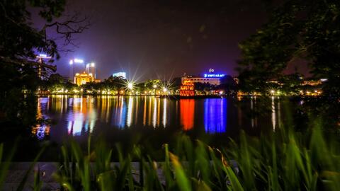 Hà Nội đêm lặng yên như lời từ biệt kính cẩn