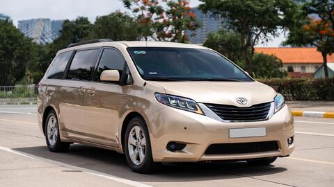 Toyota Sienna 2012 rao bán hơn 1,2 tỷ đồng: MPV gia đình giá ngang Kia Carnival nhưng to hơn, riêng nội thất độ hết 400 triệu