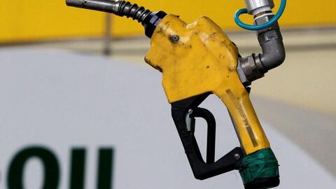 Giá xăng dầu hôm nay (25-3): Nới dài đà tăng
