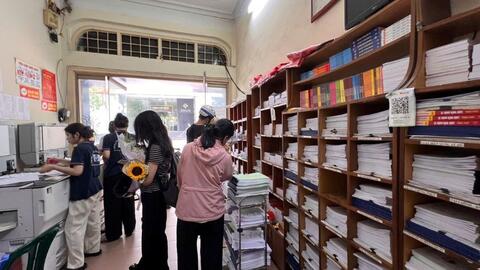 Giáo trình in lậu: Rẻ mà không rẻ!