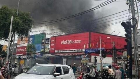 TP Hồ Chí Minh: Thông tin ban đầu về vụ cháy thiêu rụi hơn 1.700m2 nhà xưởng