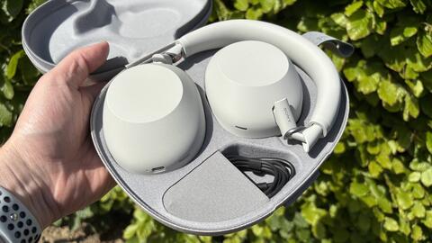 Sony WH-1000XM6 vừa bán ra đã gặp lỗi gãy khớp nối như thế hệ trước