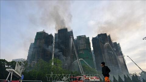 Chính quyền nỗ lực hỗ trợ người dân trong vụ cháy ở Hong Kong (Trung Quốc)