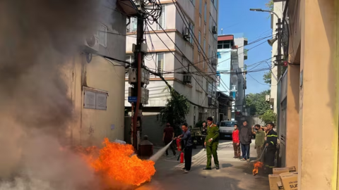 Huấn luyện phòng cháy, cứu nạn cho các cơ sở kinh doanh ở phường Hồng Hà