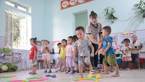 Bỏ quy định giáo viên mầm non chỉ được giảm giờ dạy ở chức danh cao nhất