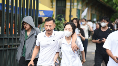 Áp lực thi lớp 10 công lập Hà Nội: Điểm chuẩn cao, tỷ lệ chọi 'bóp nghẹt' cơ hội