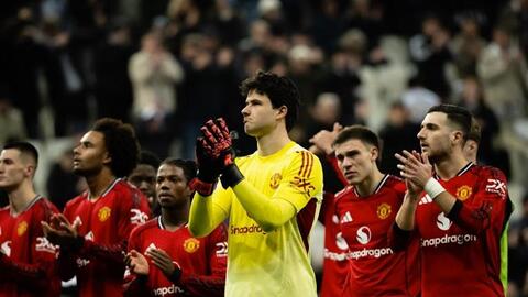 “Quỷ đỏ” giữa ngã ba đường