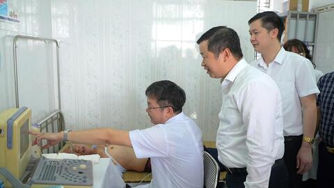 Khám bệnh, cắt tóc miễn phí: Ấm áp nghĩa tri ân ở xã Dân Hòa