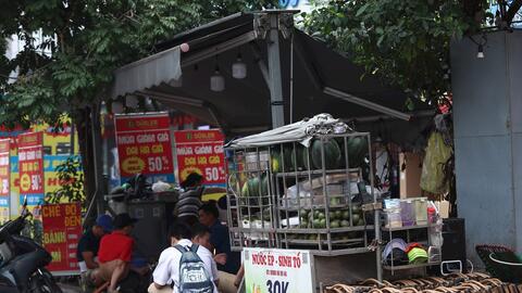 Không gian của hàng nghìn người dân chung cư rơi vào tình trạng dẹp ngoài, lấn trong