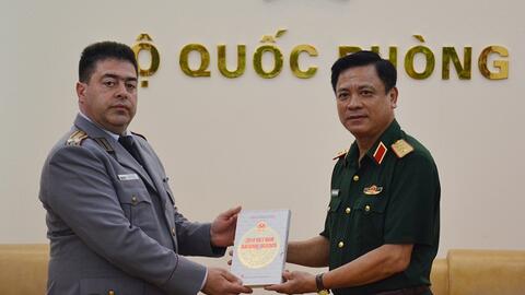 Thượng tướng Nguyễn Trường Thắng tiếp Tùy viên Quốc phòng Bulgaria