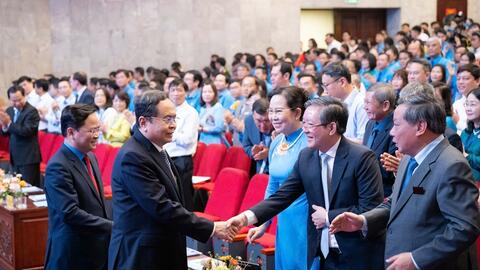 Chủ tịch Quốc hội Trần Thanh Mẫn dự Lễ kỷ niệm 140 năm Ngày Quốc tế Lao động và tuyên dương Chủ tịch công đoàn cơ sở xuất sắc