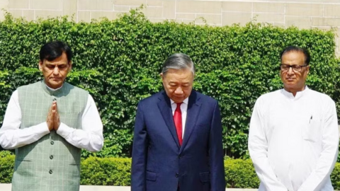 Tổng Bí thư, Chủ tịch nước Tô Lâm đặt vòng hoa tại Khu tưởng niệm Mahatma Gandhi và Tượng Chủ tịch Hồ Chí Minh