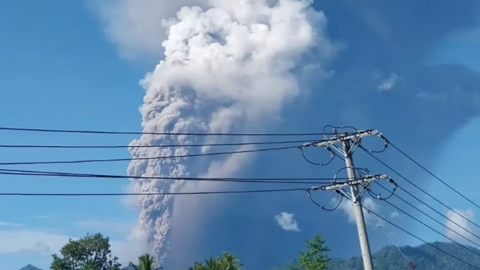 Núi lửa Indonesia phun trào, nhiều người thiệt mạng và mất tích