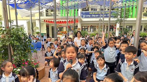 Phường Vĩnh Tuy: Học sinh tìm hiểu lịch sử qua giao lưu với cựu chiến binh