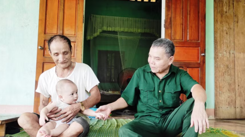 Thán phục nghị lực của người thương binh nuôi bảy con học đại học