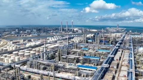 Mỹ tuyên bố Trung Quốc giảm 40% lượng dầu nhập khẩu từ Iran