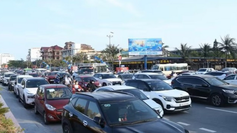 Chủ bãi xe ở Cửa Lò bị phạt vì thu tiền cao hơn giá niêm yết