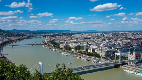 Sông Danube cạn kỷ lục, tiếp tục đe doạ hoạt động các nhà máy điện hạt nhân