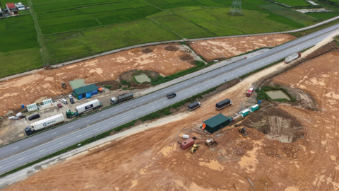 Rà soát nhu cầu thực tế, bổ sung trụ sạc điện tại các trạm dừng nghỉ trên đường cao tốc