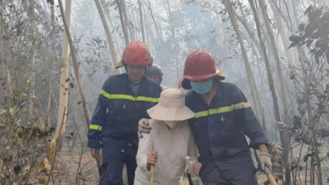 Gia Lai: Kịp thời đưa 2 phụ nữ ra khỏi khu vực cháy rừng trên núi Vũng Chua