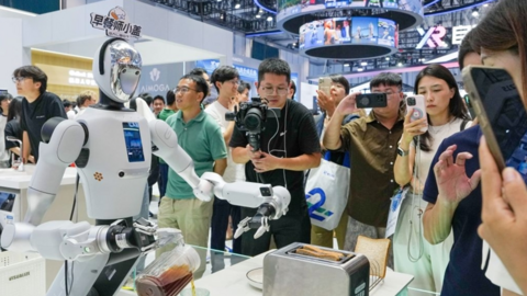 Choáng ngợp với triển lãm robot ở Bắc Kinh