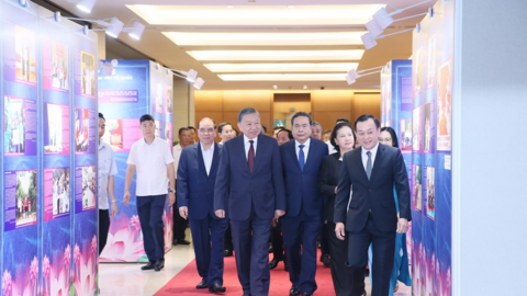 Tổng Bí thư, Chủ tịch nước Tô Lâm tham quan Triển lãm “Những tấm gương bình dị mà cao quý”