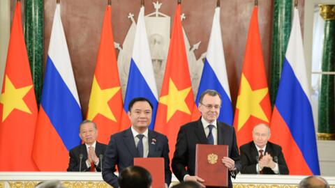 Tổng Bí thư, Chủ tịch nước Tô Lâm và Tổng thống Nga Vladimir Putin chứng kiến Lễ trao các văn kiện hợp tác giữa Việt Nam - Liên bang Nga