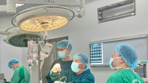 Ho ra đờm mùi hôi như chất thải, bác sĩ phát hiện đường rò từ đại tràng lên phổi