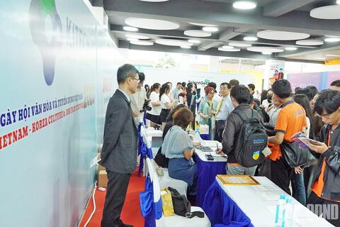 TP Hồ Chí Minh: Đông đảo sinh viên tiếp cận cơ hội việc làm tại doanh nghiệp Hàn Quốc