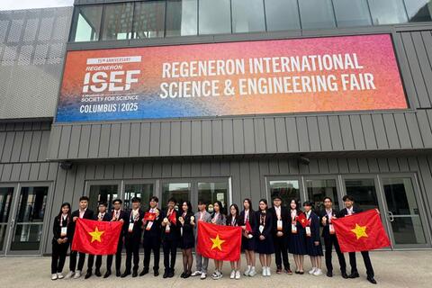 Đoàn học sinh Việt Nam ghi dấu ấn lịch sử tại  Hội thi Khoa học kỹ thuật quốc tế 2025