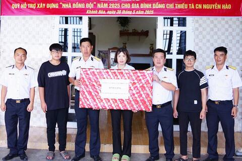 Lữ đoàn 685 (Vùng 4 Hải quân) bàn giao Nhà đồng đội
