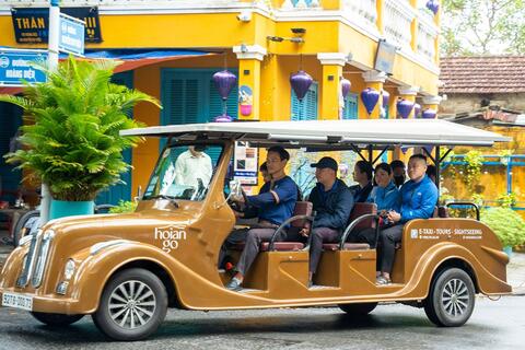 Đề xuất đặt biển báo 30km/h trên một số tuyến đường, tháo gỡ khó khăn cho xe điện ở Hội An