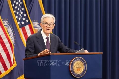 Chủ tịch Fed để ngỏ khả năng hạ lãi suất, song không chịu áp lực chính trị