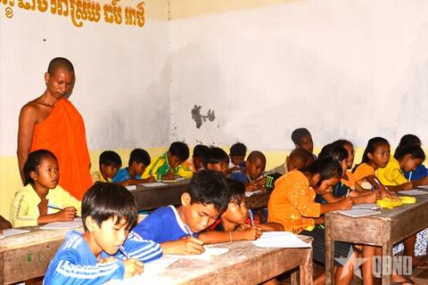 Rộn ràng lớp học chữ Khmer ngày hè