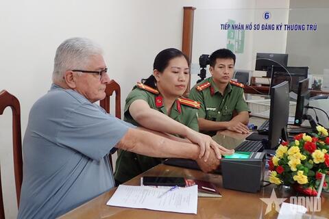 Khánh Hòa triển khai đợt cao điểm cấp định danh điện tử cho người nước ngoài
