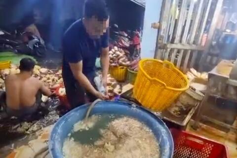 Phát hiện 3 cơ sở sử dụng hàn the để tẩy trắng hoa chuối tại Thành phố Hồ Chí Minh
