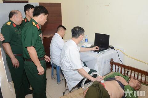Ban Thanh niên Quân đội phối hợp khám, cấp thuốc miễn phí cho đối tượng chính sách xã Đại Phúc, tỉnh Thái Nguyên