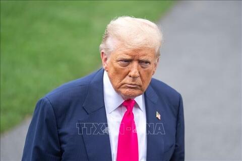 Tổng thống D.Trump thông báo kế hoạch áp thuế dược phẩm và chất bán dẫn