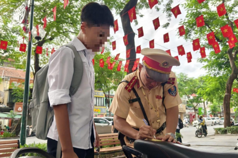 Hà Nội: Cao điểm kiểm tra, xử lý học sinh, phụ huynh vi phạm giao thông