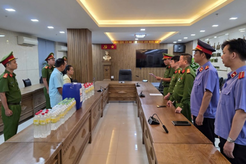 Triệt phá cơ sở sản xuất giấm giả quy mô lớn