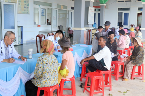 Mời 255 bệnh nhân bị kê khống tán sỏi đến khám sức khỏe miễn phí