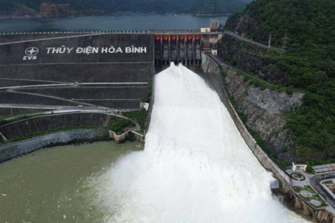 Mở một cửa xả đáy hồ thủy điện Hòa Bình vào 15 giờ ngày 14-10